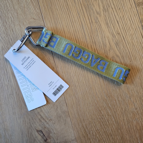 NWT BAGGU UO Exclusive Logo Keychain Avocado - Picture 3 of 3